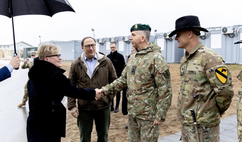 Pabradėje apsilankiusi Ministrė Pirmininkė padėkojo JAV kariams už jų svarbią misiją Lietuvoje