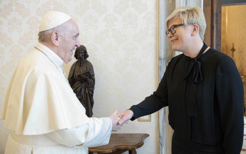 Premjerė pasveikino Jo Šventenybę Popiežių Pranciškų pontifikato 10-mečio proga