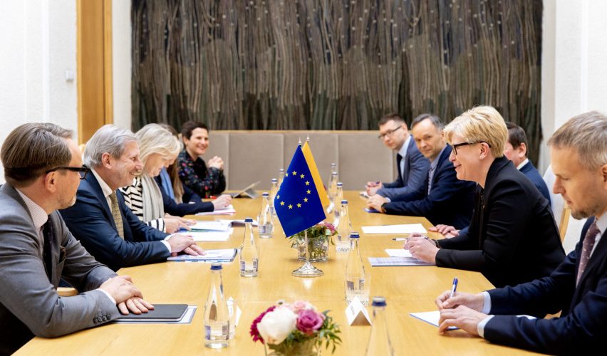 Ministrė Pirmininkė susitiko su eurokomisaru Johannesu Hahnu