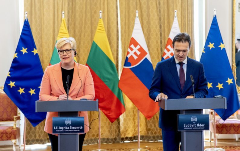 Premjerė Bratislavoje susitiko su Slovakijos Ministru Pirmininku Ľudovit Odoru