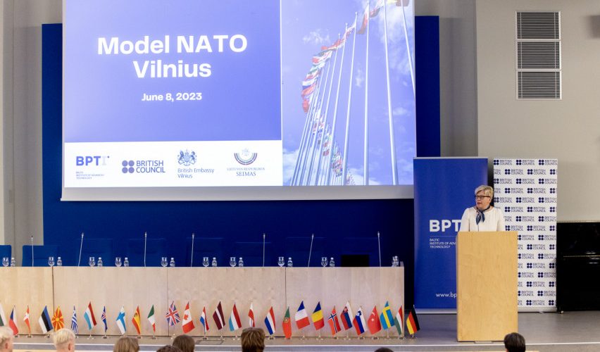 Premjerė NATO viršūnių susitikimo simuliacijoje: demokratijos stiprybė matuojama diskusijų kokybe ir piliečių įsitraukimo gyliu