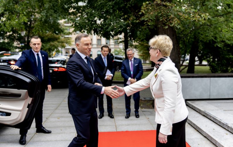 Premjerė aptarė saugumą regione ir šalių strateginį bendradarbiavimą su Lenkijos Prezidentu Andrzejumi Duda