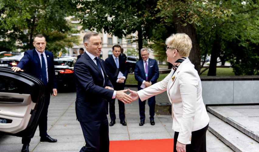 Premjerė aptarė saugumą regione ir šalių strateginį bendradarbiavimą su Lenkijos Prezidentu Andrzejumi Duda