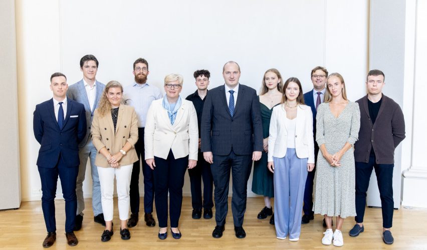 Pasveikinti į geriausius pasaulio universitetus studijuoti išvyksiantys lietuviai – po studijų grįš į tėvynę