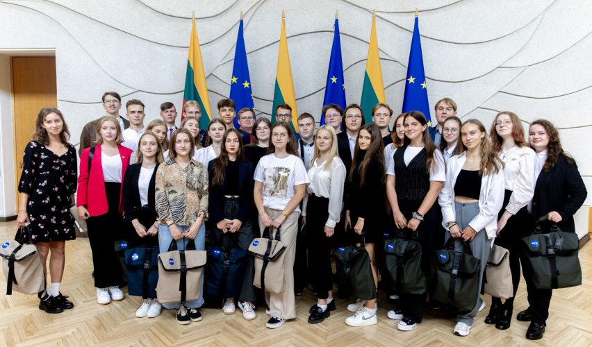 Prasidėjo Vyriausybės kanceliarijos organizuojamas projektas „Moksleiviai – į Vyriausybę“