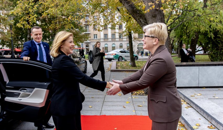 Premjerės susitikime su naująja Latvijos Vyriausybės vadove – dėmesys saugumui ir bendrų infrastruktūros projektų pažangai