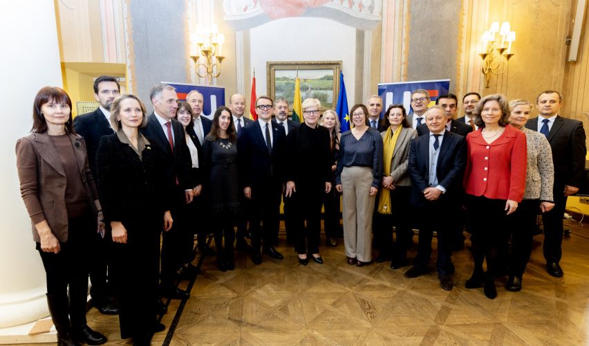 Vyriausybės vadovė susitiko su ES šalių ambasadoriais