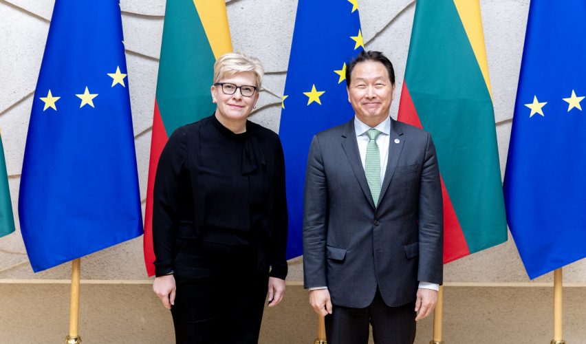 Premjerė susitiko su Pietų Korėjos korporacijos „SK Group“ pirmininku Chey Tae-won