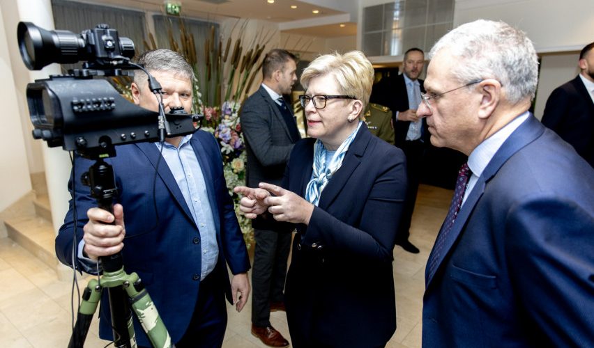 Premjerė: turime būti pasirengę apginti demokratines vertybes