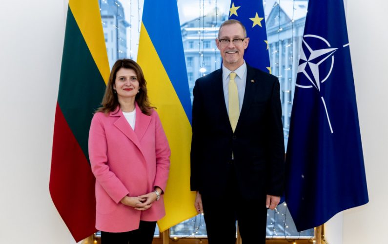 Vyriausybės kanclerė su Australijos ambasadoriumi aptarė Lietuvos ir Australijos bendradarbiavimo gilinimą