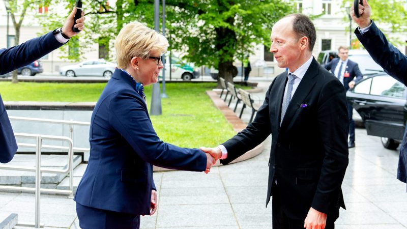Premjerė su Suomijos Parlamento Pirmininku aptarė paramą Ukrainai, Rusijos hibridinę agresiją ir instrumentalizuotos migracijos užkardymą