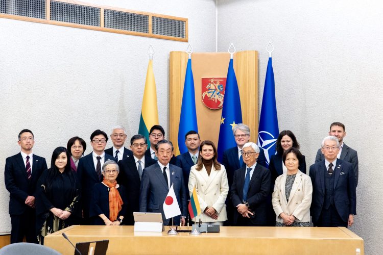 Susitikime su Japonijos garbės konsulais Vyriausybės kanclerė padėkojo už dvišalių ryšių stiprinimą ir Japonijos solidarumą su Ukraina