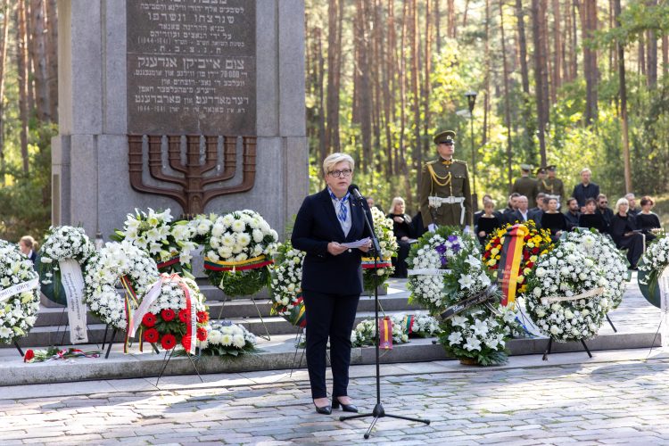 Lietuvos žydų genocido aukas pagerbusi premjerė: tebūna ši diena ne tik prisiminimo, bet ir įsipareigojimo