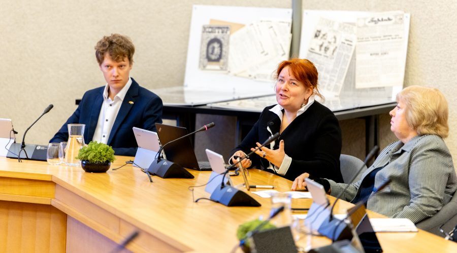 Vyriausybės rūmuose aptarti Sąjūdžio atminties archyvų sąjūdžio nuveikti darbai