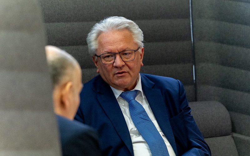 Ministras Pirmininkas aptarė amunicijos gamyklos Lietuvoje statybas su „Rheinmetall“ vadovu