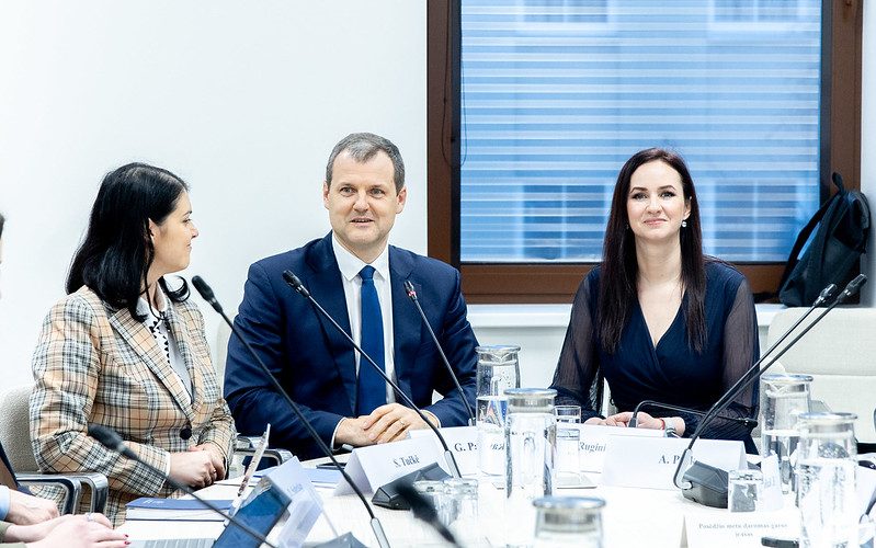 Po ilgos pertraukos – Vyriausybės vadovo ir Trišalės tarybos susitikimas svarbiausioms temoms aptarti