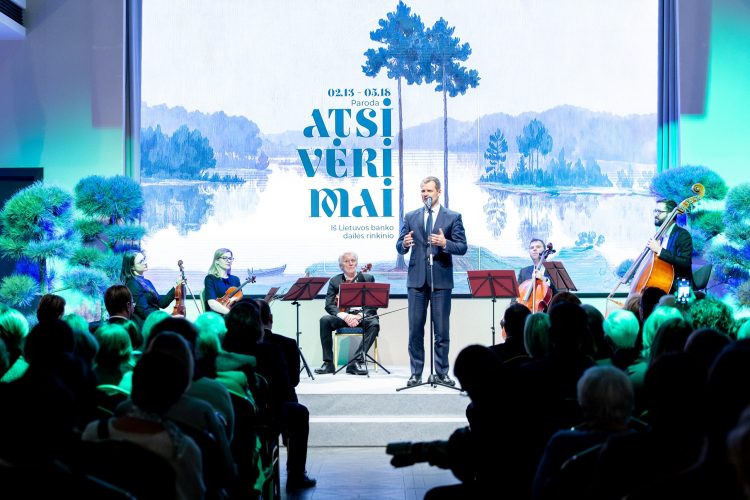 Premjeras parodos „Atsivėrimai“ atidaryme: gėrėdamiesi menu tauriname sielą ir prisidedame prie visuomenės raidos