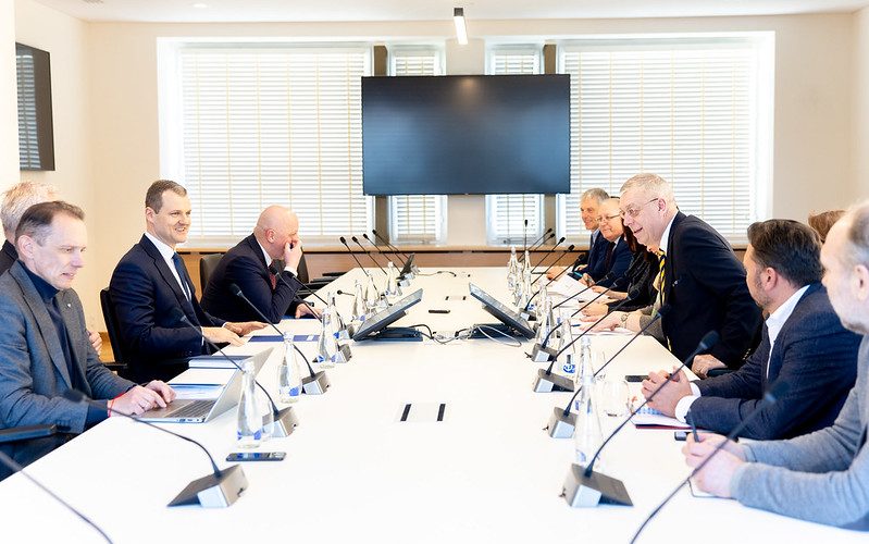 Premjeras smulkaus ir vidutinio verslo atstovus užtikrino: dialogas vyks, biurokratijos mažės, o jų teises gins speciali institucija