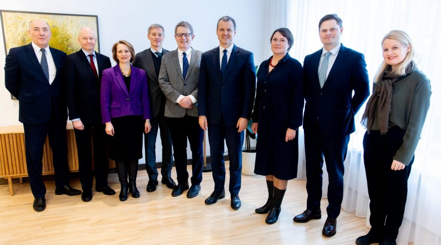 Premjeras susitiko su Šiaurės-Baltijos šalių ambasadoriais: svarbiausiose srityse galime veikti kaip vienas kumštis
