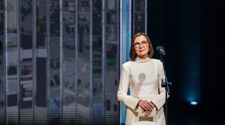 Vyriausybės vadovas sveikina aktorę Reginą Šaltenytę jubiliejaus proga