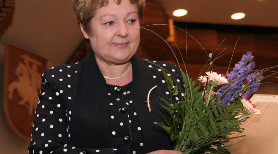 Premjeras sveikina dailininkę Aldoną Keturakienę jubiliejaus proga