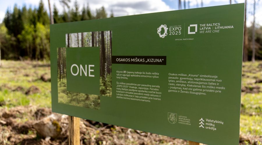 „EXPO 2025“ Osakoje lankytojai sodina mišką..
