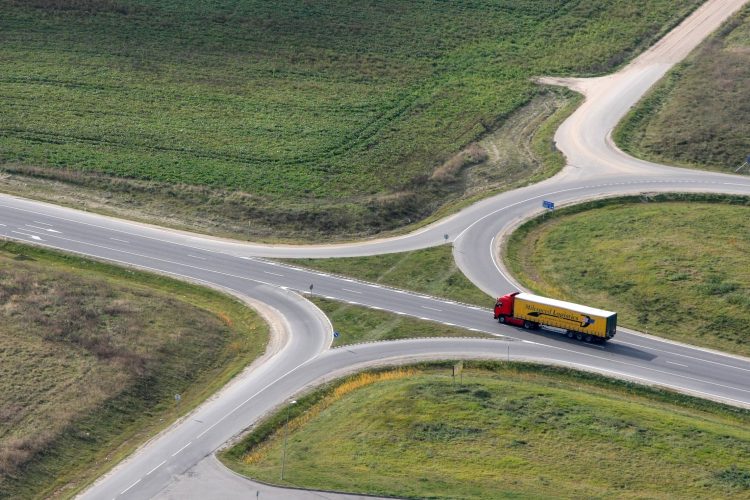 Plečiamas mokamų kelių tinklas krovininiam ir komerciniam transportui