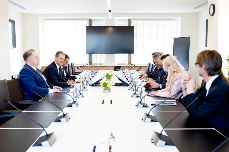 Premjeras su „Microsoft“ atstovais aptarė bendradarbiavimo galimybes įgyvendinant Lietuvos skaitmenines ambicijas