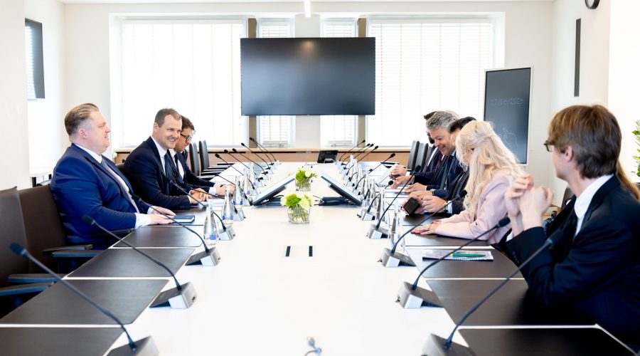 Premjeras su „Microsoft“ atstovais aptarė bendradarbiavimo galimybes įgyvendinant Lietuvos skaitmenines ambicijas