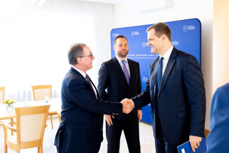 Premjeras su „Nasdaq“ vyriausiuoju ekonomistu aptarė ekonomikos tendencijas