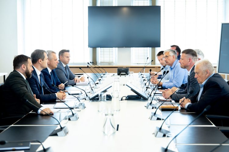 Premjero susitikime su ūkininkais aptarti mokestiniai pakeitimai ir kiti žemės ūkio klausimai