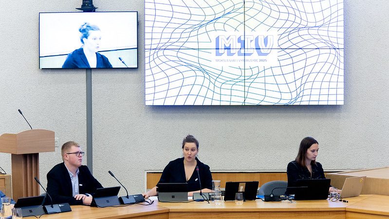 Baigėsi projektas „Moksleiviai – į Vyriausybę“: savaitė, kuri keičia požiūrį ir ateitį