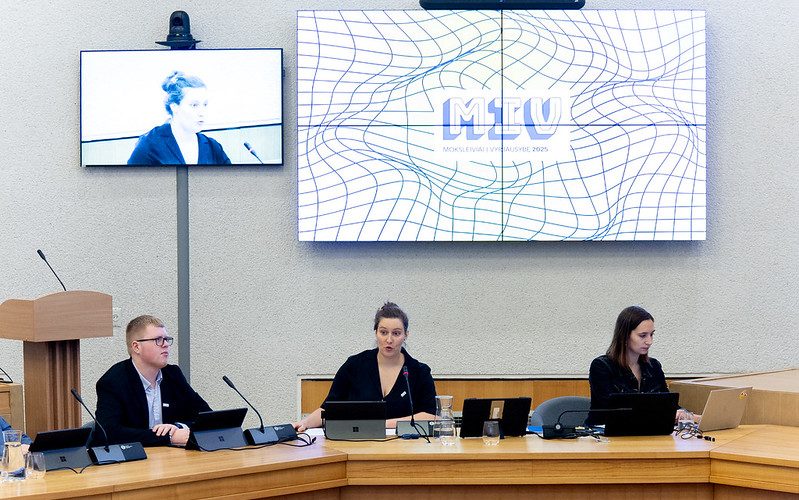 Baigėsi projektas „Moksleiviai – į Vyriausybę“: savaitė, kuri keičia požiūrį ir ateitį