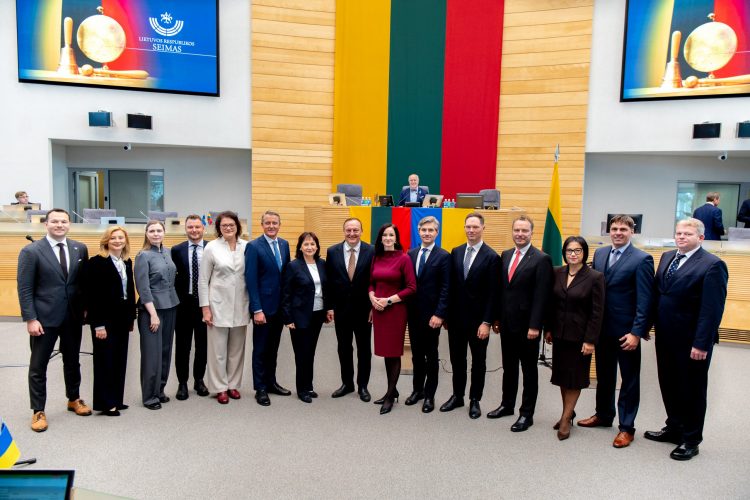 Darbą pradeda prisiekusi XX-oji Vyriausybė