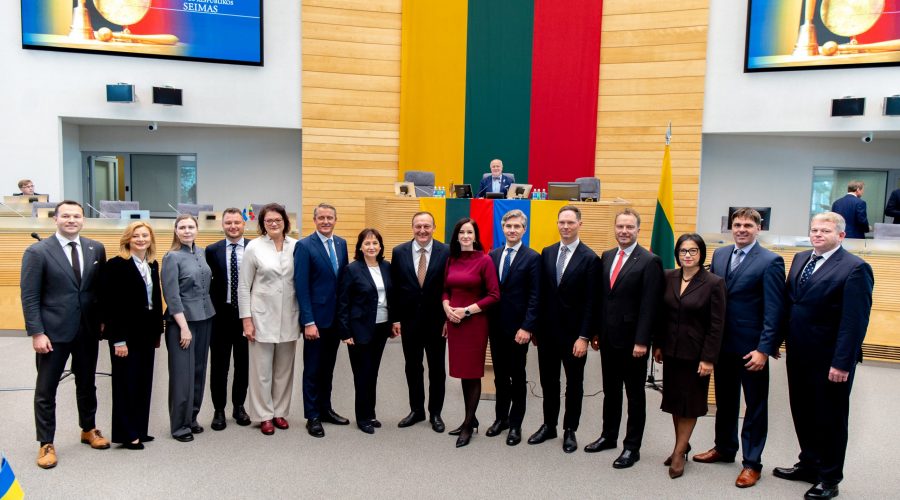 Darbą pradeda prisiekusi XX-oji Vyriausybė