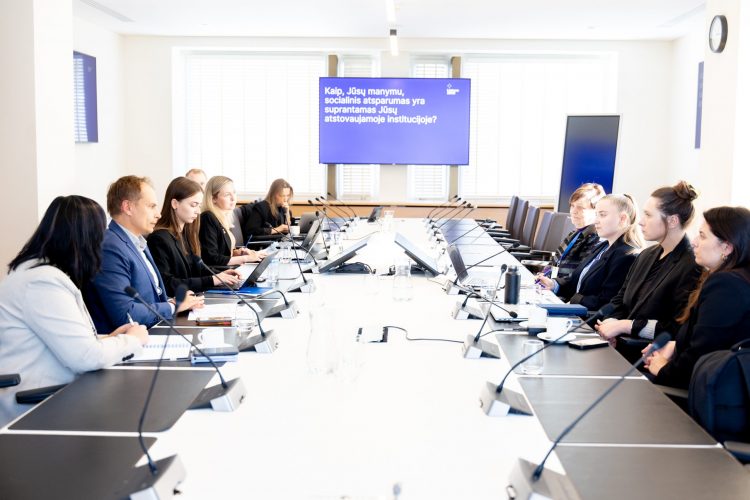 Vyriausybės kanceliarijoje – tarpinstitucinė diskusija, kaip auginti socialinį atsparumą valstybėje