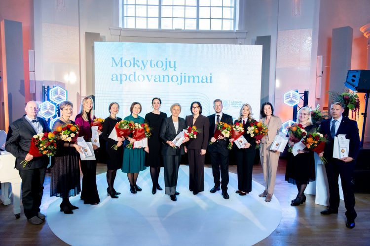 Iškilmingai įteiktos Metų mokytojo, Meilės Lukšienės, Lituanistinio švietimo mokytojo premijos