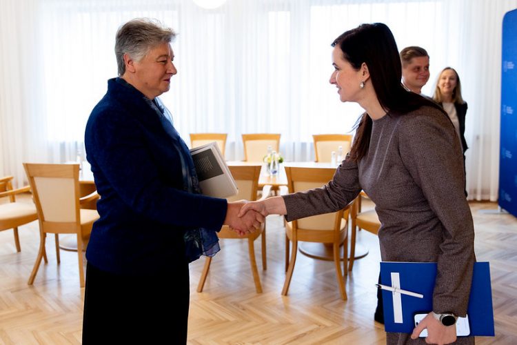 Ministrės Pirmininkės susitikime su Signatarų klubo valdyba – dėmesys signatarų atminimo įamžinimui