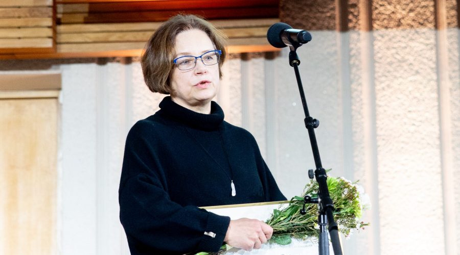 Premjerė pasveikino vitražų kūrėją Dalią Oną Truskaitę jubiliejaus proga