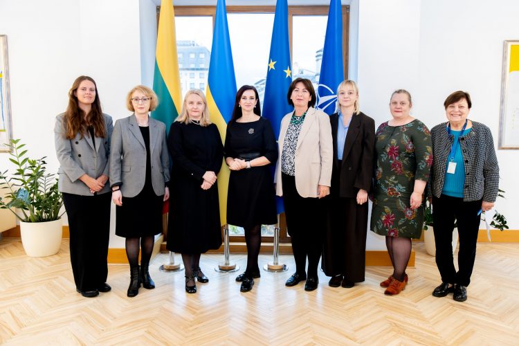 Premjerė susitiko su profesinio diplomačių tinklo atstovėmis