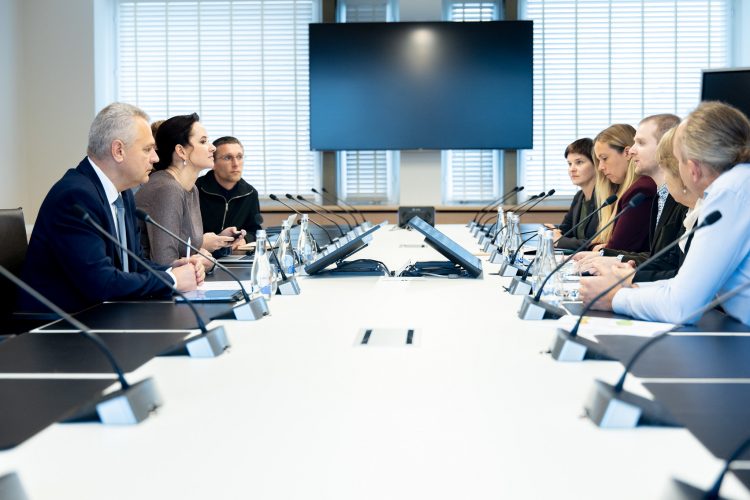 Premjerės susitikime su „Girių spiečiaus“ iniciatyvinės grupės nariais aptarti svarbiausi Lietuvos miškų klausimai Premjerės susitikime su „Girių spiečiaus“ iniciatyvinės grupės nariais aptarti svarbiausi Lietuvos miškų klausimai