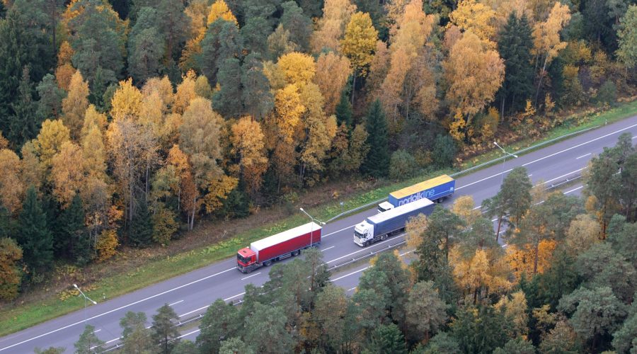 Vyriausybei numatoma suteikti teisę riboti krovininėse transporto priemonėse iš trečiųjų valstybių be importo akcizų įvežamą degalų kiekį