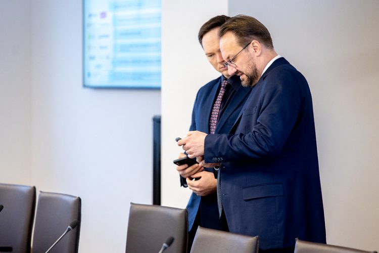 Su šalies bankų vadovais Premjerė aptarė finansinio sukčiavimo užkardymą, paslaugų prieinamumą regionuose