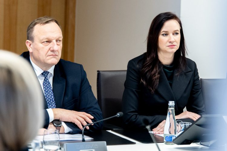 Su statutinių pareigūnų profesinėmis sąjungomis Premjerė aptarė tarnybų finansavimą, darbo sąlygas