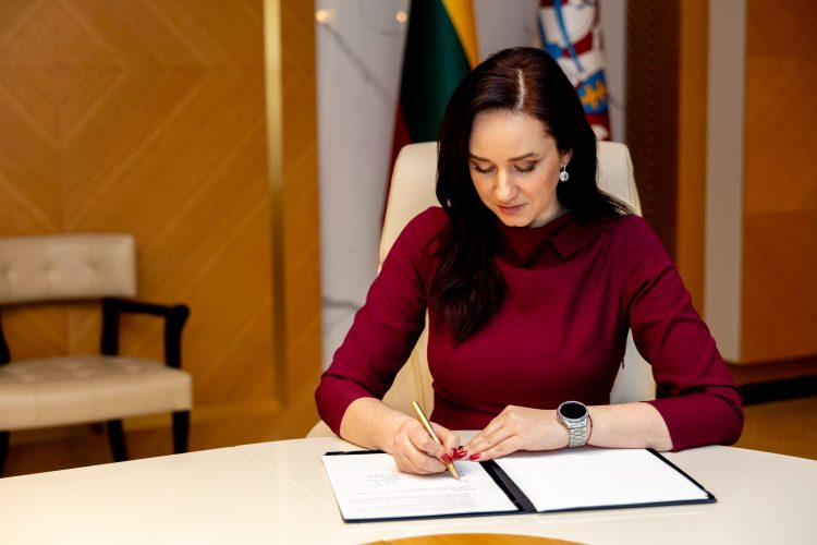 Ministrė Pirmininkė pasirašė bendrą Lietuvos ir Ukrainos deklaraciją dėl programos „Kurk Ukrainai“