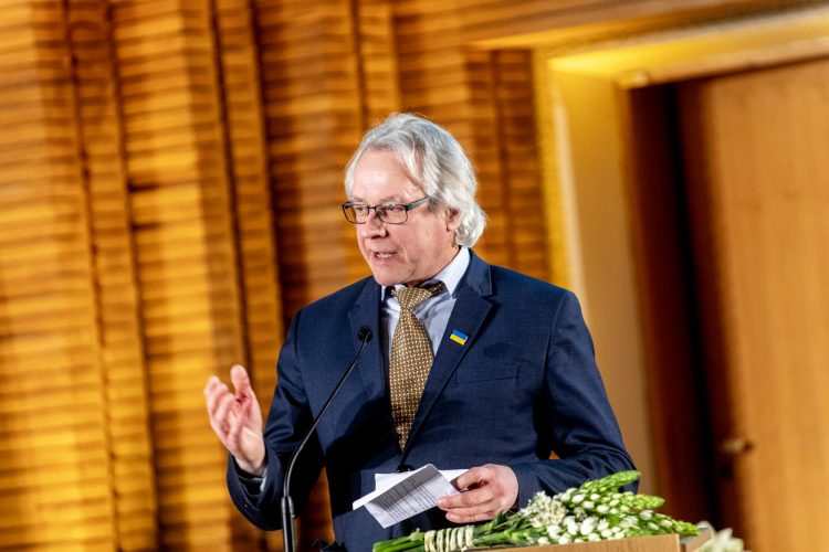 Premjerė pasveikino rašytoją Alvydą Šlepiką jubiliejaus proga