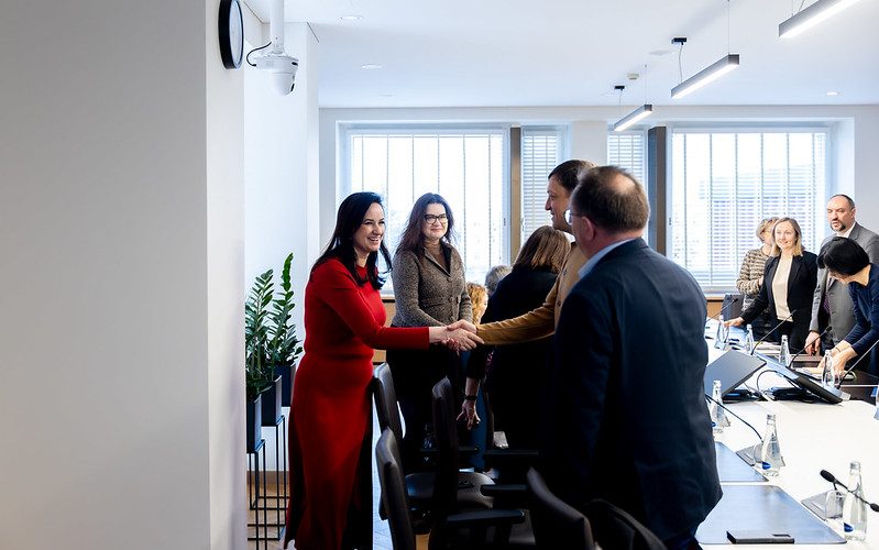 Premjerės susitikime su Interneto žiniasklaidos asociacijos atstovais – klausimai apie LRT, de minimis, Medijų rėmimo fondą