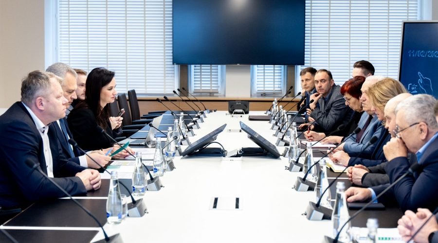 Premjerė Inga Ruginienė aptarė ūkininkams svarbius klausimus su Lietuvos žemės ūkio taryba