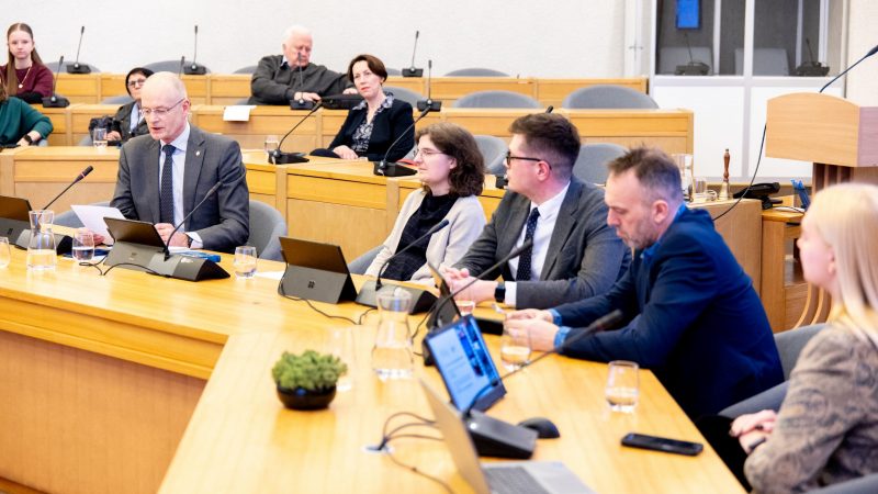 Ekspertai: jei norime būti socialiai atsparūs, turime mokytis kalbėtis ir kritiškai mąstyti