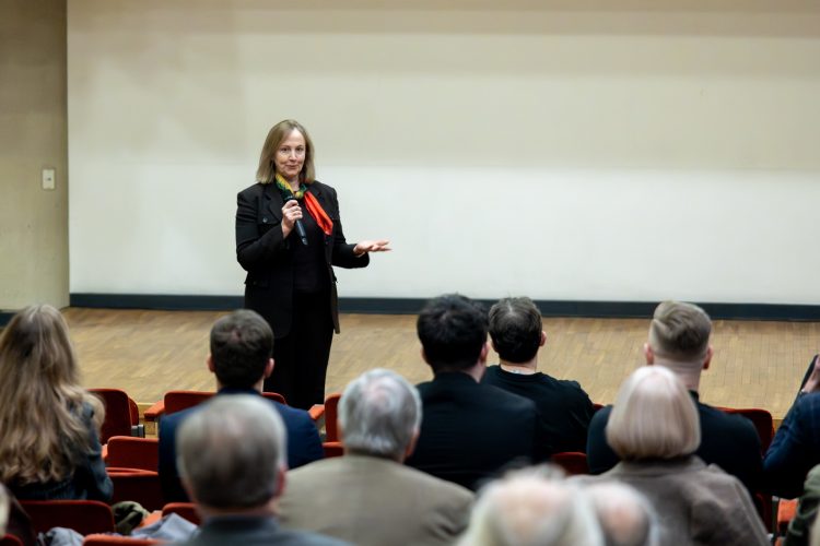 Kovo 11-oji Vyriausybės rūmuose: pristatytas filmas apie signatarą Balį Gajauską